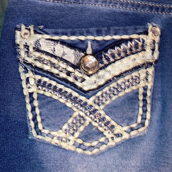 Two pants - Picture 4 of 9